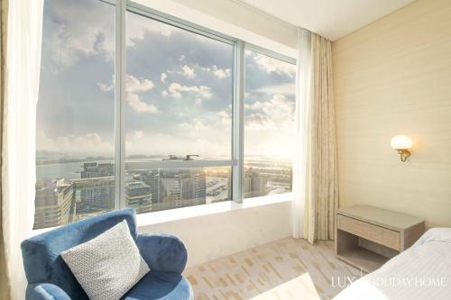 Gallery image of LUX Iconic Views at The Palm Tower Suite 2 in Dubai