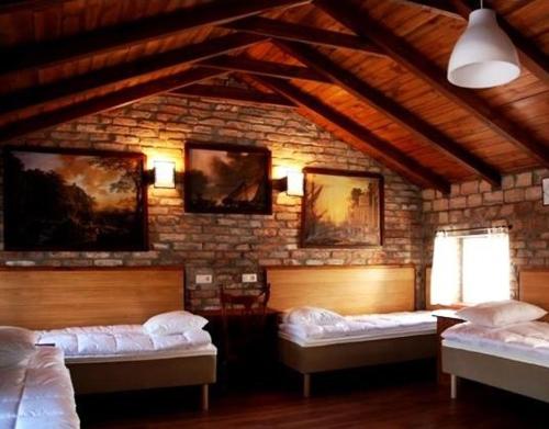Ein Bett oder Betten in einem Zimmer der Unterkunft Trzy Dęby