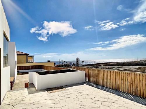 VILLA WITH SEAVIEWS
