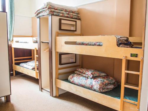 Bunk bed o mga bunk bed sa kuwarto sa Kirkby Stephen Hostel