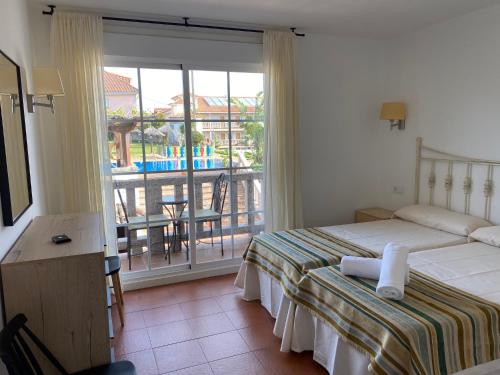 Ένα ή περισσότερα κρεβάτια σε δωμάτιο στο APARTHOTEL CABICASTRO Tres estrellas superior