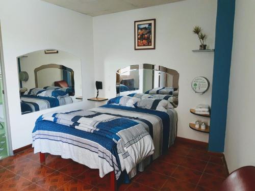 Voodi või voodid majutusasutuse Hospedaje Las Tres Regiones toas