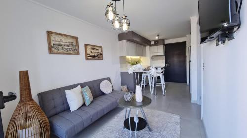 a living room with a couch and a table at Curitiba VIP Studio 21 in Temuco
