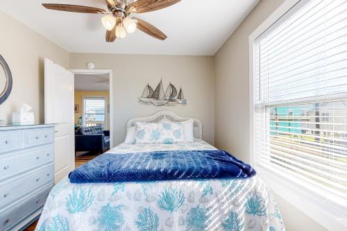 Postel nebo postele na pokoji v ubytování Beach to Bay Getaway