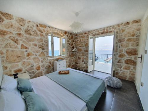 Ein Bett oder Betten in einem Zimmer der Unterkunft Villa Pearl of Kali - seafront