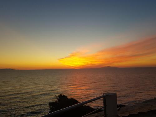 a sunset over the ocean with the sun in the sky at Maison Bella Vista in Cagnano