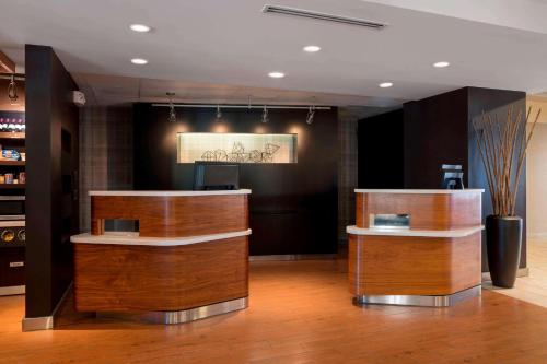 Lobby o reception area sa Sonesta Select Los Angeles Torrance South Bay