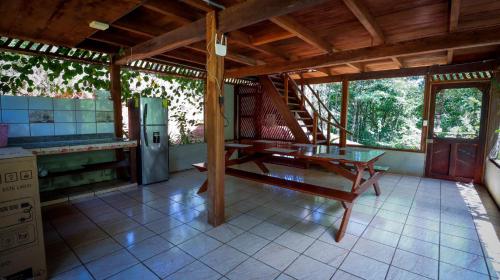 Finca Encanto Eco Lodgeにあるバルコニーまたはテラス