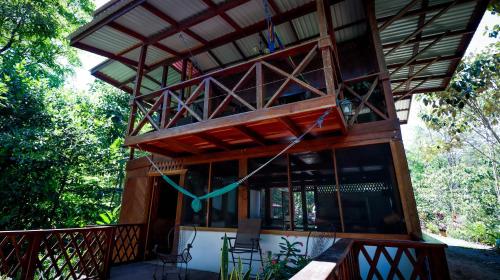 Finca Encanto Eco Lodgeにあるバルコニーまたはテラス