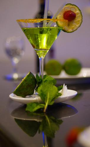 a martini with a slice of lime on a plate at HOTEL CENTRAL PARK & CONFERENCE CENTRE in Nairobi