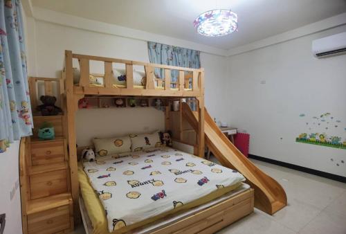 a bedroom with a bunk bed with a ladder at Kinmen Huquian 58 in Jinhu