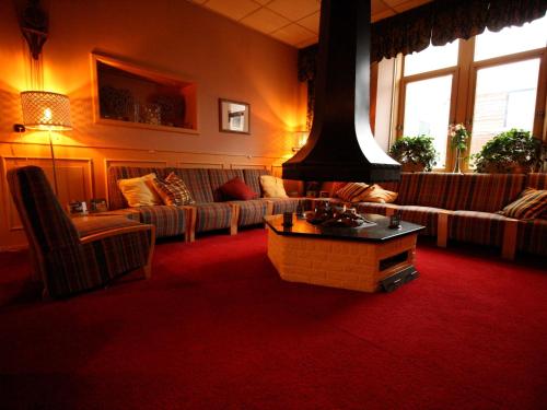 a living room with a couch and a table at Stadshotel Ootmarsum in Ootmarsum