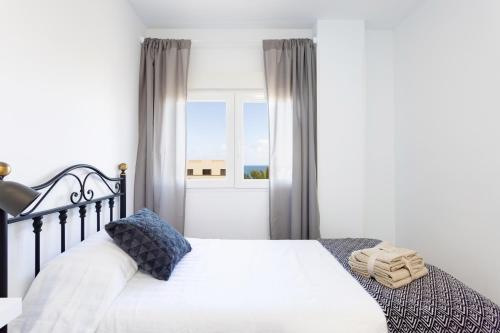 Postel nebo postele na pokoji v ubytování Home2Book Serene Apartment Ocean Breeze, Bajamar