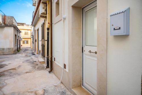 an empty alley with a door on a building at A casudda in Noto