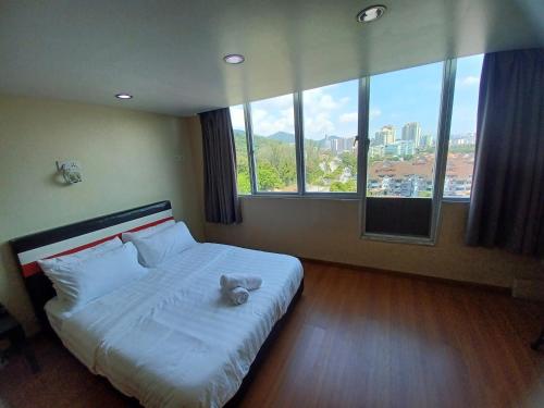 Ένα ή περισσότερα κρεβάτια σε δωμάτιο στο Duplex Apartment Near Queensbay Mall