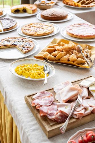 ホテルの敷地内または近くでの食事または食べ物