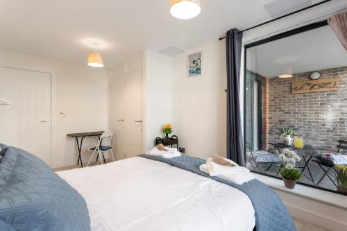 a bedroom with a large white bed and a window at Host & Stay - Farrier William in Margate