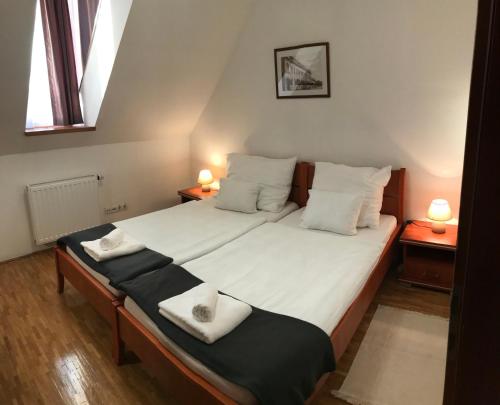Cama o camas de una habitación en Huszárvár Hotel Kastélyszálló