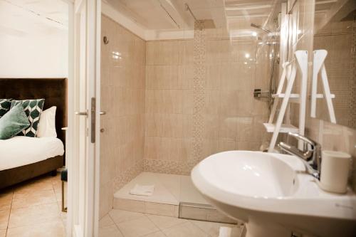 a bathroom with a sink and a shower at Maison Tartarughe in Rome