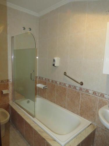 Bathroom sa Hotel Baixamar