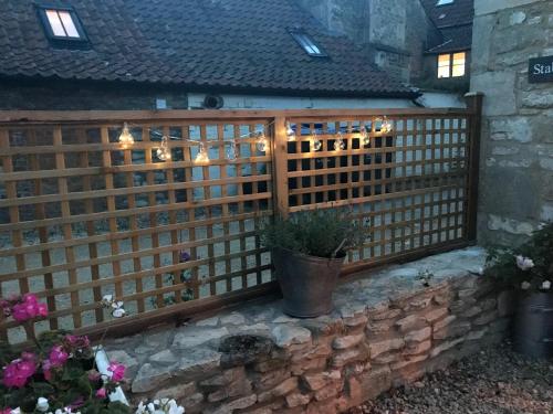 Gambar di galeri bagi STABLES Stylish comfortable peaceful cottage with parking and outdoor space di Holt