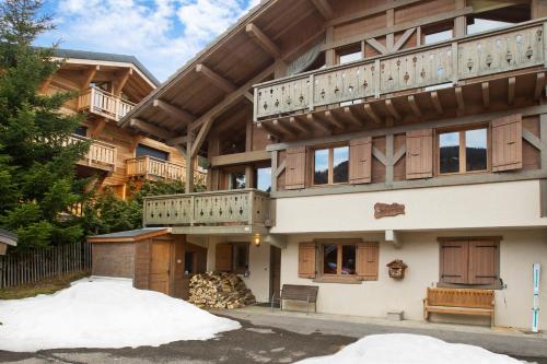 Chalet Muguet Gauche with Hot Tub Sleeps 10 Central Morzine