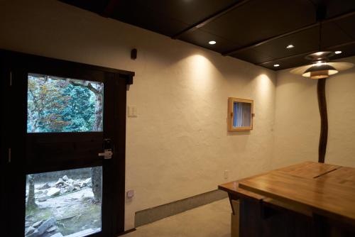 an empty room with a door and a window at OldbutNew 蔵 in Hara