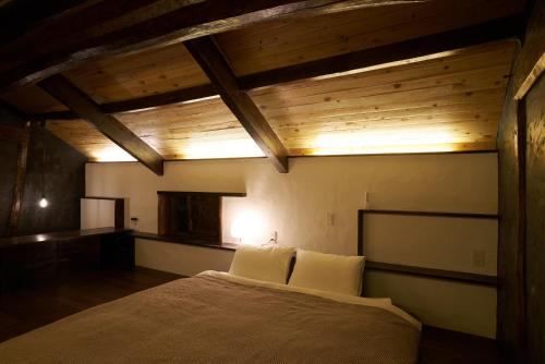 Cama ou camas em um quarto em OldbutNew 蔵