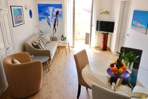 TV a/nebo společenská místnost v ubytování Apartment Maestral