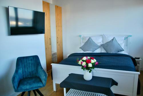 Postel nebo postele na pokoji v ubytování Dachloft MEERzeit