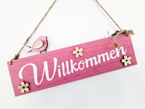 a pink sign with the wordulumulum at DM Hotes & Apartments - Apartment Pfarrgasse 09 in Küllstedt