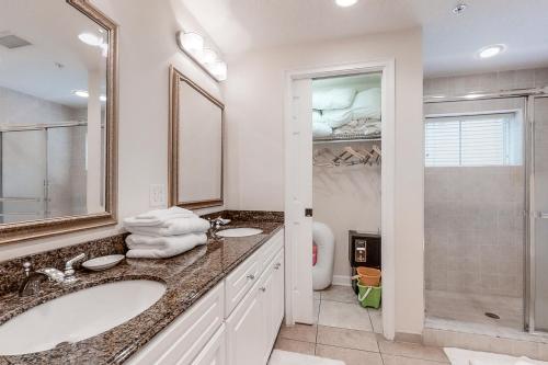 a bathroom with two sinks and a shower at Dog-Friendly Tennis Villa Suite in Amelia Island w/Shared Pool, Free WiFi in Fernandina Beach