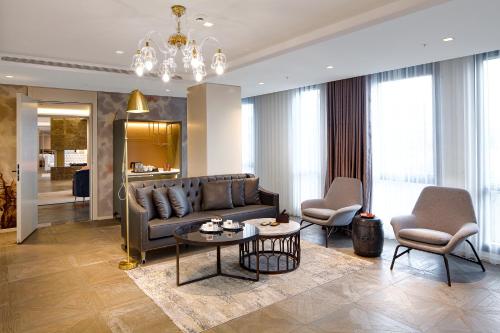 a living room with a couch and two chairs and a table at Wanda Vista Istanbul in Istanbul