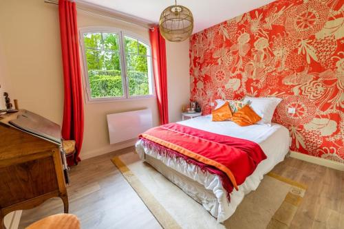 A bed or beds in a room at Bons Baisers du Touquet - Villa Caracole