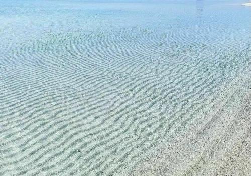a group of ripples in the water on a beach at SALENTO VACANZE in Villanova di Ostuni
