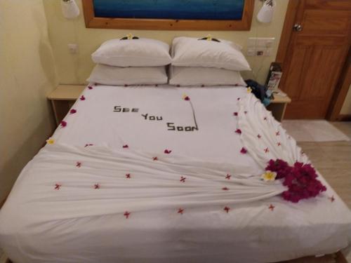 Ένα ή περισσότερα κρεβάτια σε δωμάτιο στο Royal Reef Stay