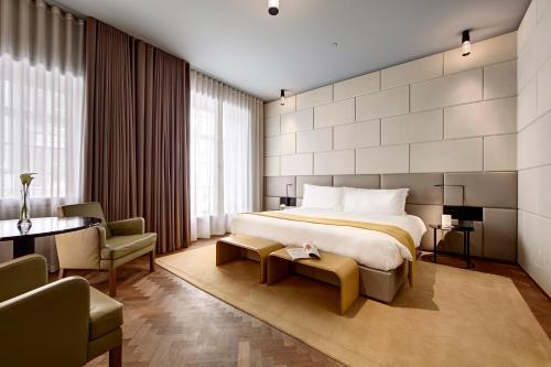 Hotel Cafe Royal Image