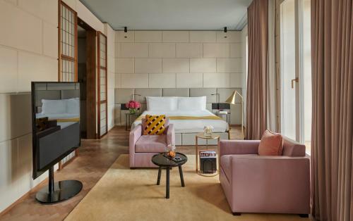Hotel Cafe Royal Image