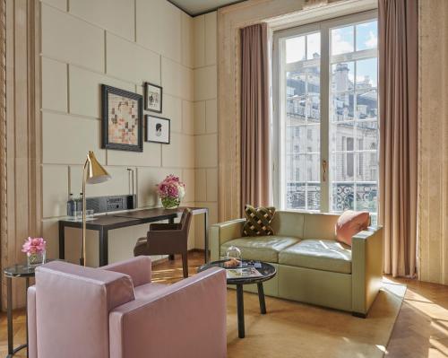 Hotel Cafe Royal Image