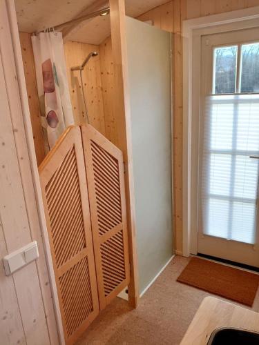 a room with a wooden door in a house at Gemütliche Gästezimmer in einem neu sanierten Fachwerkhaus in Sachsenheim