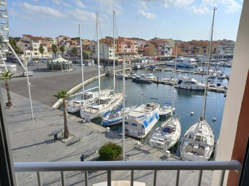 Port Brescou, T3 en duplex climatisé, superbe vue sur le port