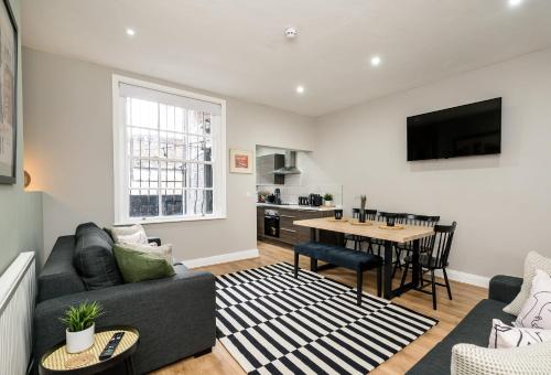 Host & Stay - Stunning Georgian Multi-Unit Townhouse Apartment Image