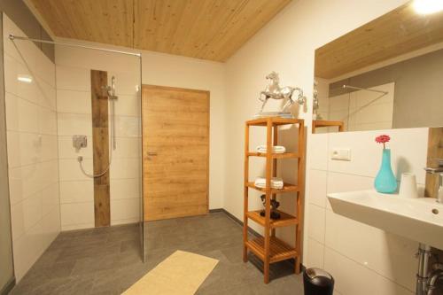a bathroom with a shower and a sink at Linda‘s Ferien-Pferdehof in Sigmarszell