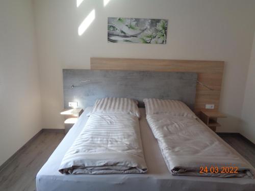 מיטה או מיטות בחדר ב-An der Linde