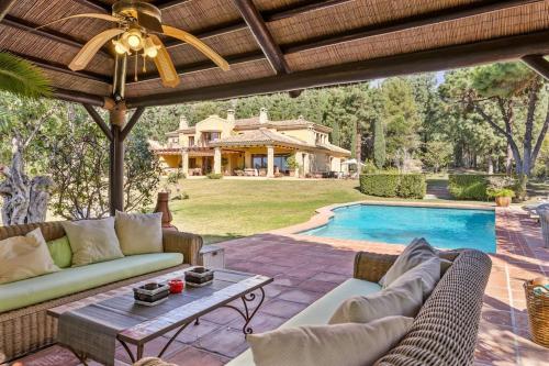 Spectacular Spanish Villa with Spacious Gardens, Málaga ...
