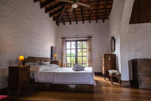 Ένα ή περισσότερα κρεβάτια σε δωμάτιο στο Pinos de la Quebrada