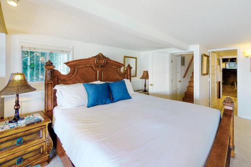 מיטה או מיטות בחדר ב-Laguna Beach Oceanfront
