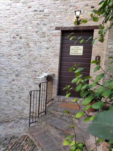 a black garage door with a sign on it at Casa Vacanze del Console in Bevagna
