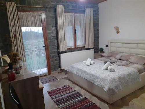 Postel nebo postele na pokoji v ubytování Bujtina Vila Dodo