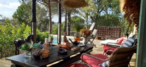 a patio with a table and chairs on a porch at Ying Yang Monte da Lua in Comporta